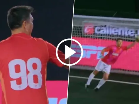 El ex delantero estrella de Cruz Azul que ahora se luce como portero