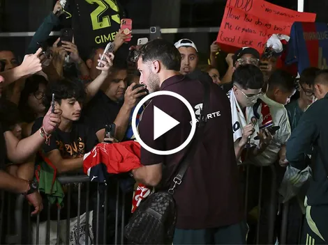 Santiago Giménez se atrevió a firmar una playera de otro equipo mexicano