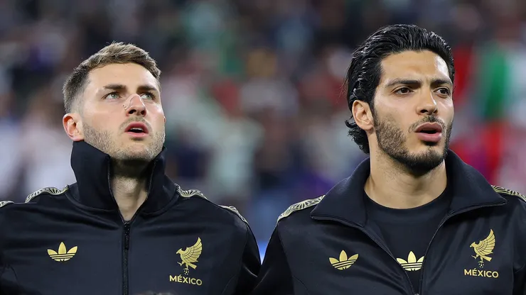 Santi Giménez y Raúl Jiménez compartieron dupla de ataque por primera vez.