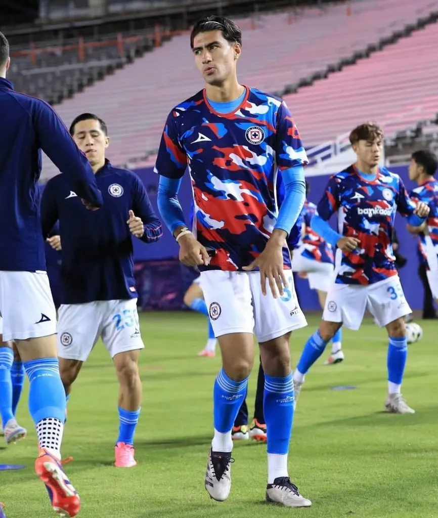 Cristian Jiménez podría mejorar su consideración en Cruz Azul. (@gerardoo_gh)