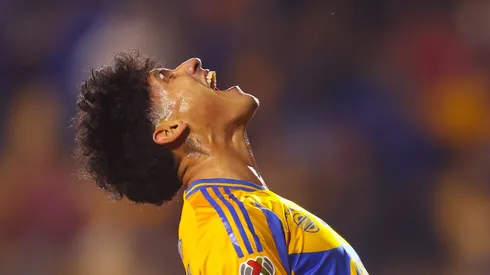 El delantero mexicano no termina de arrancar con Tigres y los universitarios estarían cerca de fichar a otro jugador en su posición.