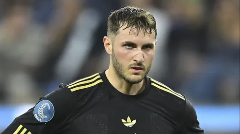 Santi Giménez suma un nuevo título con Selección Mexicana.