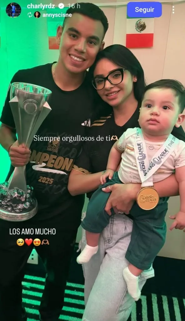 Charly Rodríguez y su esposa tras el título con el Tri. (@charlyrdz)