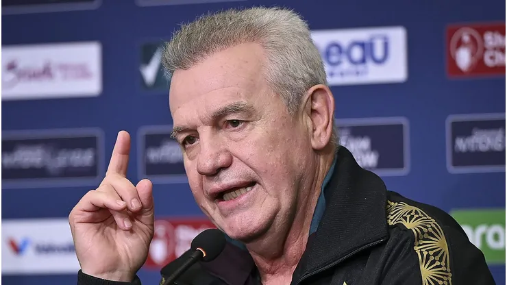 Javier Aguirre y una picante frase sobre la actualidad de Santi Giménez en Milan.