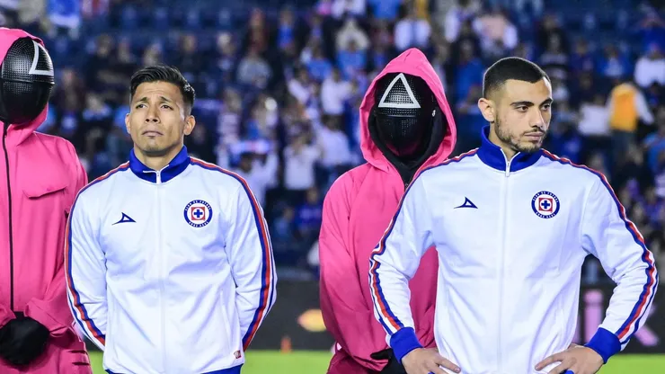 Vicente Sánchez tendrá que definir quién juega de titular ante Chivas.