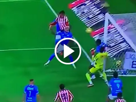 Kevin Mier le negó el gol a Luis Romo