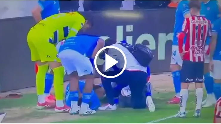 Omar Campos no pudo completar el partido ante Chivas.