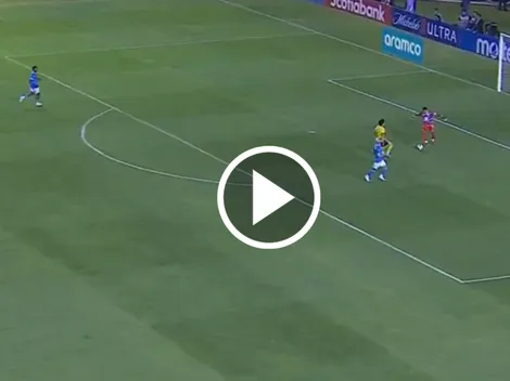 Kevin Mier se "vistió" de Higuita en Concachampions