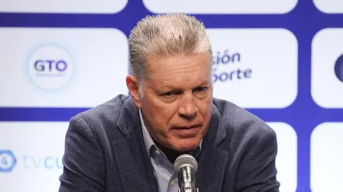 Ricardo Peláez destruyó a Vicente Sánchez.