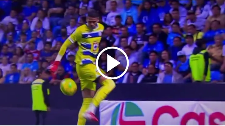 Kevin Mier se lució ante Pumas, no solo por el penal atajado.