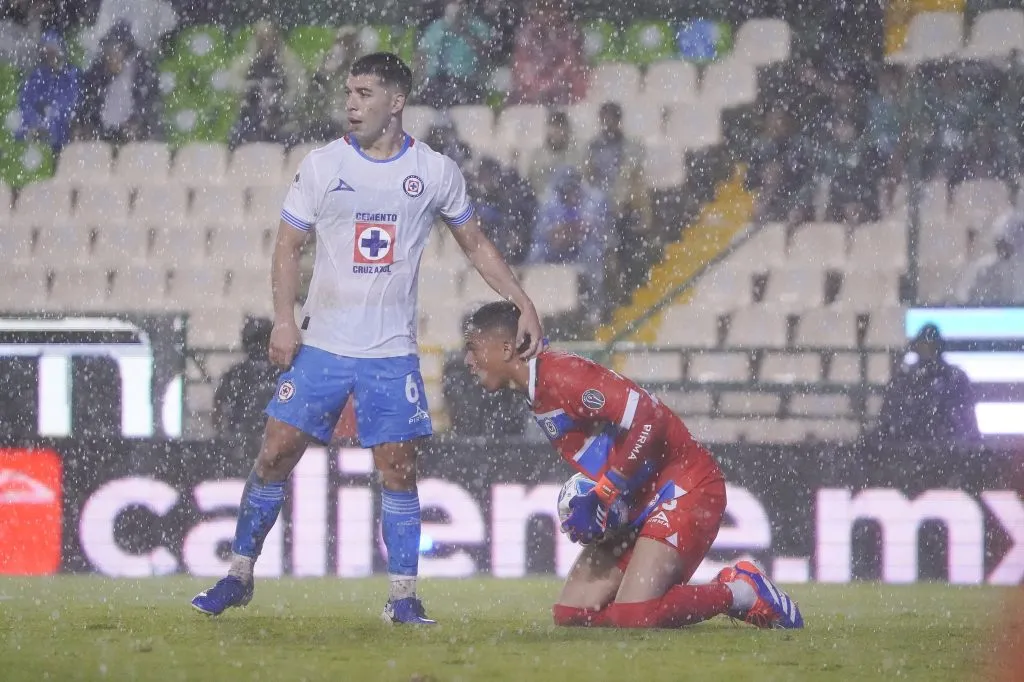 Erik Lira aplaude intervención de Kevin Mier (IMAGO 7)