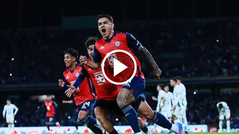 El uruguayo le dio el triunfo a Cruz Azul sobre el final del partido.
