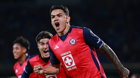 Toro Fernández le dio el triunfo a Cruz Azul al minuto 93.