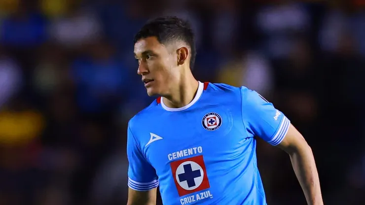 Chiquete Orozco emocionó a la afición de Cruz Azul.