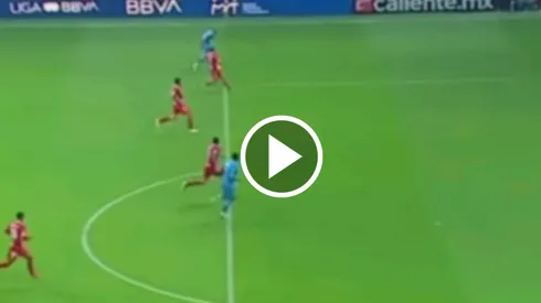 El delantero uruguayo adelantó a los suyos recién iniciado el partido pero su anotación no estuvo exenta de polémica.