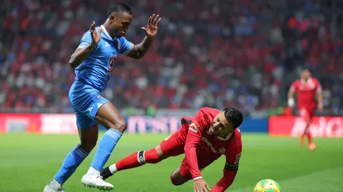 El futbolista cafetero cometió una falta contra Alexis Vega y se perderá la ida de los cuartos de final de la Liguilla.