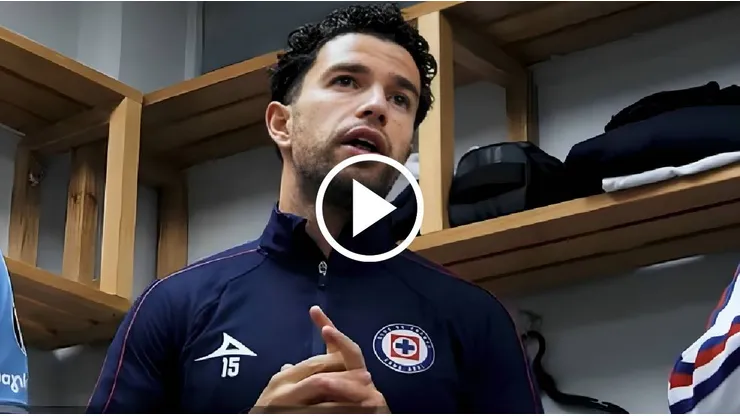 El jugador uruguayo dio la arenga previa al partido contra Toluca en el Nemesio Diez.