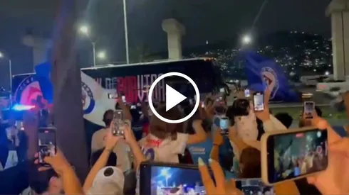El emotivo gesto de la afición de Cruz Azul.