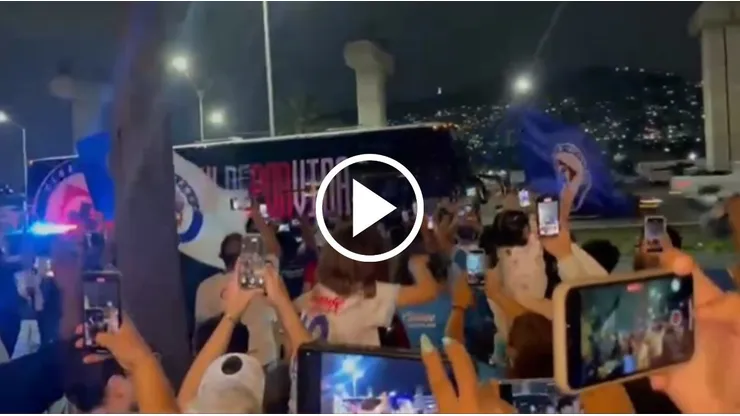 El emotivo gesto de la afición de Cruz Azul.
