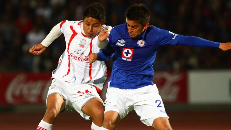Surgió en Cruz Azul, se retiró a los 31 y hoy trabaja como DT en el club.