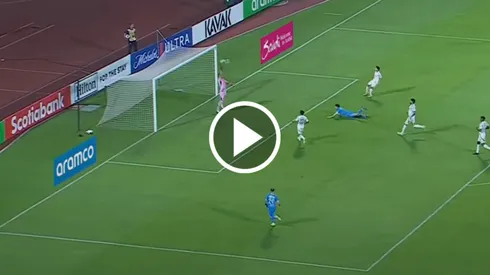 El guardameta argentino salvó a los suyos y el partido se mantiene en empate a la media hora.