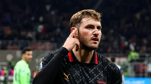 Santi Giménez continúa con su preparación en Italia.