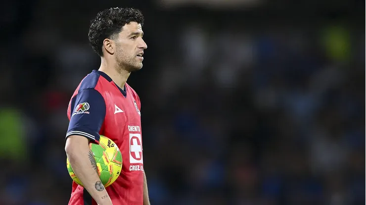 El futbolista uruguayo partiría de titular en el inicio de la Liguilla debido a las varias bajas que presentan los cementeros.