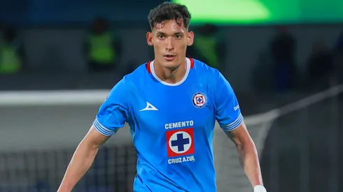 El defensor demuestra todo su liderazgo dentro y fuera del campo.