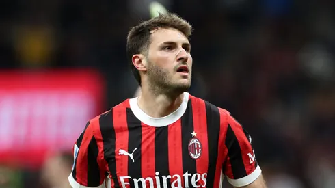 Santi Giménez anotó su primer doblete con la playera del Milan.