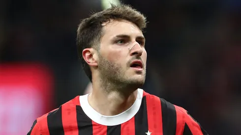 Santi Giménez quiere ser titular con Milan en la final de Copa Italia.