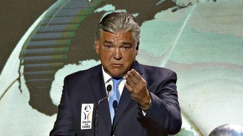 El ex arquero de América calentó la previa del Clásico Joven ante Cruz Azul.