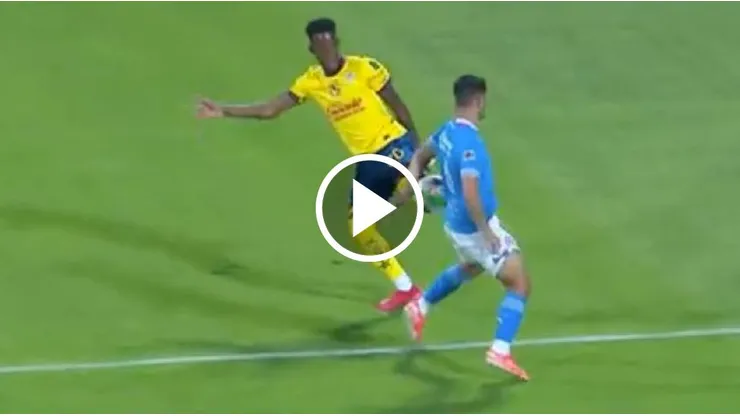 Todo América reclamó penal de Erik Lira.