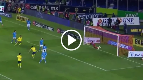 El portero colombiano brilló ante Henry Martín.