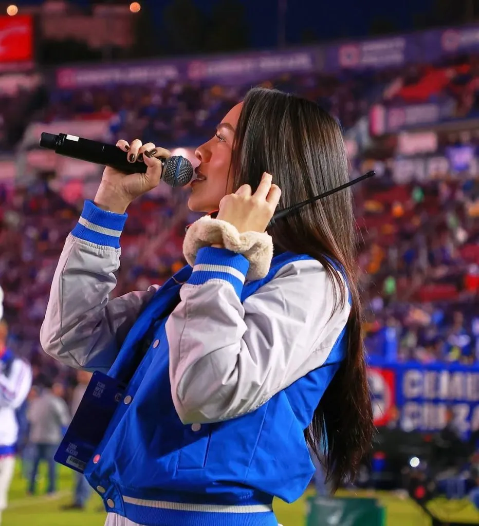 Melissa Rivas, la voz del estadio de Cruz Azul.