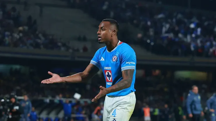 Willer Ditta no habría cerrado la puerta a salir de Cruz Azul.