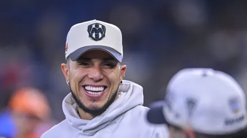 El defensor mexicano es uno de los elementos ex de La Máquina que más se hace presente en las redes sociales.