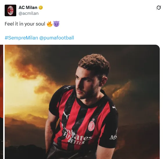 Santiago Giménez con la playera del AC Milan