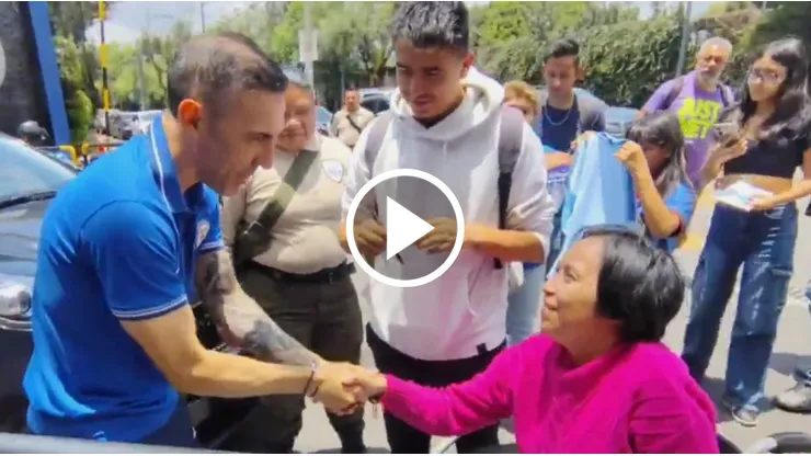 Vicente Sánchez convivió con la afición y lanzó promesa a todo Cruz Azul.