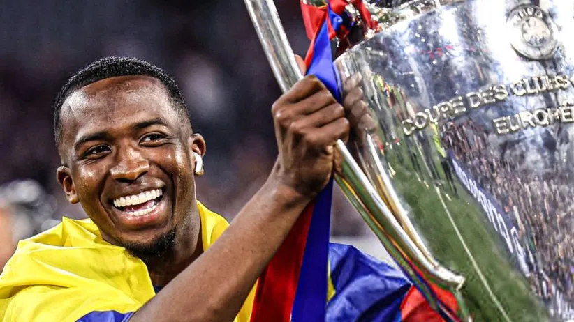 Pacho levanta la Champions con PSG (Getty).