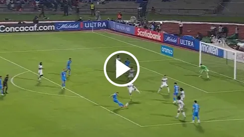 El polaco anotó un golazo en su regreso a la titularidad.