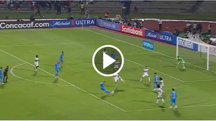 El polaco anotó un golazo en su regreso a la titularidad.