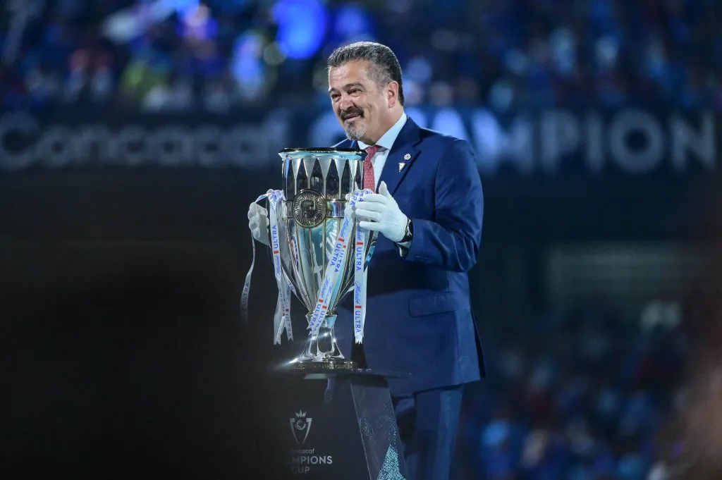 Carlos Hermosillo confirmó al primer fichaje de Cruz Azul en verano (Imago 7)