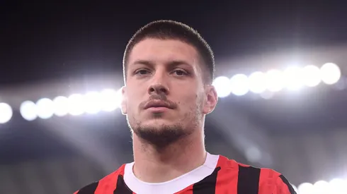 El delantero serbio queda como agente libre después de una temporada irregular con el AC Milan.