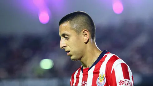 El Piojo Alvarado no tuvo el mejor semestre con la playera de Chivas.