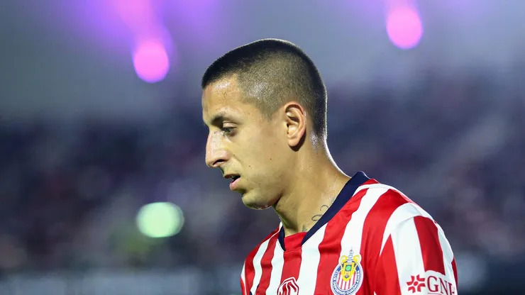 El Piojo Alvarado no tuvo el mejor semestre con la playera de Chivas.