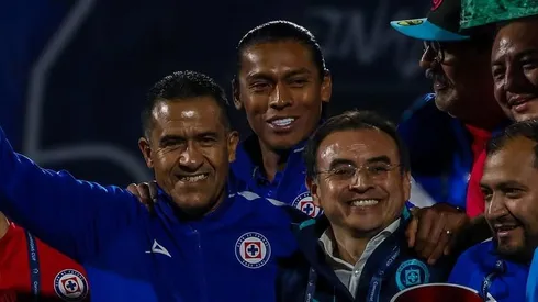 Marco Calvillo y Joel Huiqui continúan en Cruz Azul.