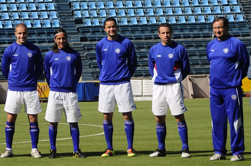 En enero de 2011, Cruz Azul presentó a sus refuerzos para ese año: Marcelo Palau, Hugo Droguett, Waldo Ponce y Gerardo Torrado posan junto a Enrique Meza. (JAM MEDIA)