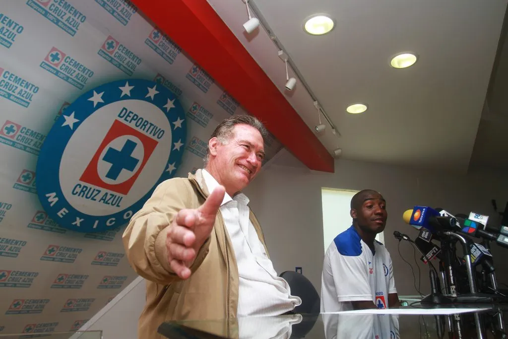 Alberto Quintano era el director deportivo de Cruz Azul mientras Hugo Droguett vistió la playera cementera. (JAM MEDIA)