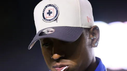 El defensor colombiano disfruta de sus vacaciones y presentó una apariencia nunca antes vista desde que es jugador cementero.