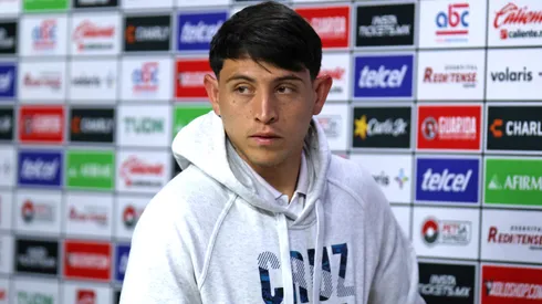 El mediocampista tiene todo avanzado para cruzar de vereda.